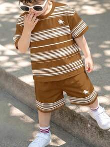 Young Boy Casual Minimalist T-Shirt Set, Classic Retro Striped Pattern Print, Classic Handsome Exquisite Small Logo Knight Pattern Print, Suitable For Spring/Summer, Suitable For Campus - Multicolor - View 4