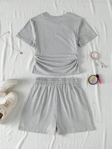 SHEIN Sparklyn 青少年女孩圓領動物刺繡圖案百褶短袖T恤與短褲休閒日常套裝 - 灰色 - 查看 2