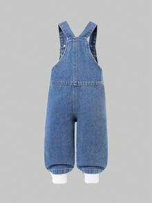 SHEIN Playful Pals 女嬰牛仔吊帶褲，四季休閒可愛風，中藍色牛仔布，可調節肩帶，水洗效果，前胸口袋設計，寬鬆直筒版型，舒適柔軟細棉牛仔面料，適合日常穿著、上學、外出與聚會，春夏牛仔棉 - 中等水洗藍 - 查看 3