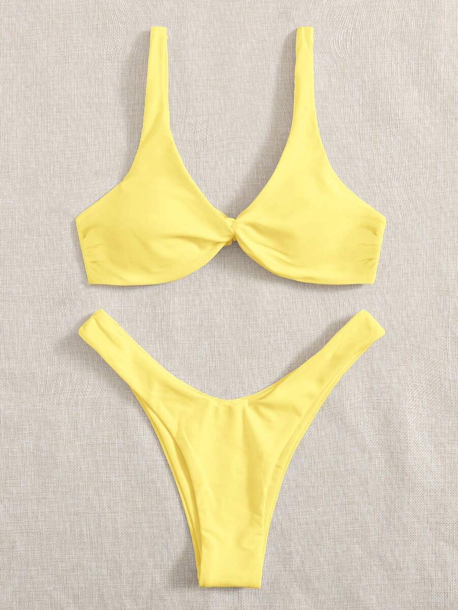 Swim Basics Conjunto de traje de baño de dos piezas para mujer con top de tirantes de unicolor con nudo y Bottom de bikini triangular - Amarillo - Ver 1