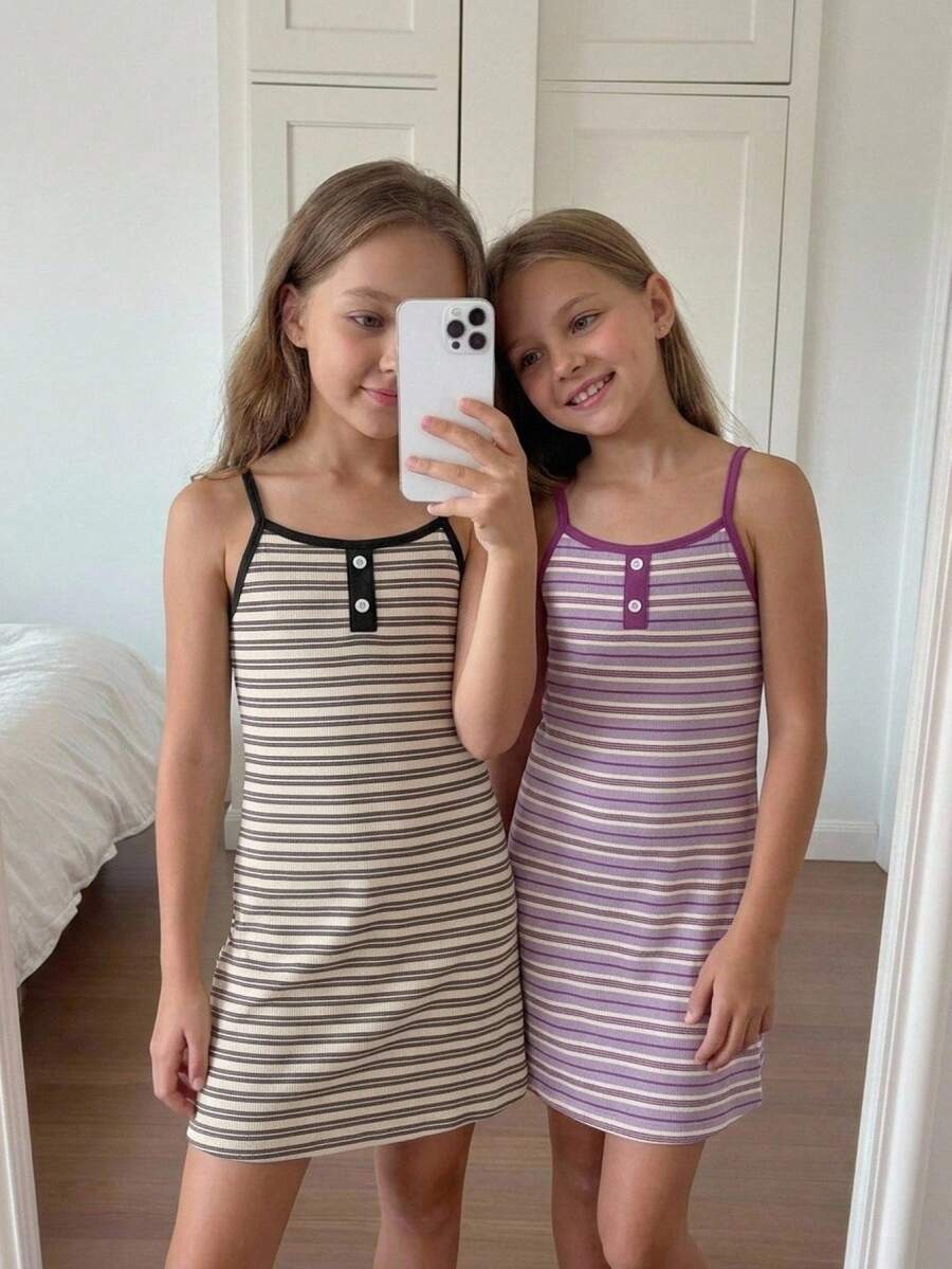 SHEIN Genkimix Kids 2件組女童條紋針織前開扣細肩帶洋裝,返校假期校服裙 - 彩色 - 查看 1