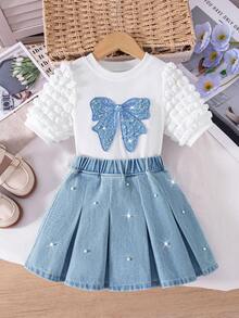 SHEIN 女童甜美蝴蝶結上衣與牛仔迷你裙兩件套，夏季新品，可愛少女風，淺藍色牛仔，珍珠刺繡，泡泡袖，彈性腰圍，傘裙，柔軟親膚，適合日常穿著、上學、派對、度假、兒童節，夏季穿搭，少女時代優雅套裝 - 藍色 - 查看 5