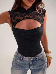 SHEIN BAE بودي نسائي من الدانتيل بتصميم مرقع ومفرغ، بقصة ضيقة، متعدد الاستخدامات للارتداء اليومي - الأسود - مشاهدة 5