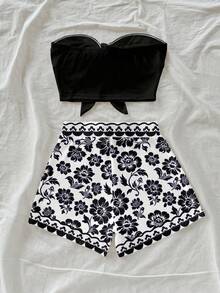 Soleia Setelan Liburan Wanita 2 Potong Atasan Bandeau dengan Simpul Depan dan Celana Pendek Motif Bunga - Hitam - View 2