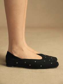 Rosivie Women's Black Rivet Accent Low Heel Shoes - Black - View 4
