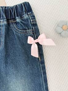 SHEIN Süße & niedliche lässige lockere gerade geschnittene gewaschene Denim-Jeans mit 3D-rosa Schleife & asymmetrischem Saumdesign, vielseitig für den täglichen Gebrauch, Schule, Campus, Universität - Mittele Waschung - Übersicht 10