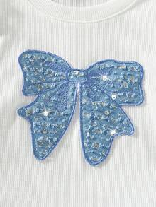 SHEIN 女童甜美蝴蝶結上衣與牛仔迷你裙兩件套，夏季新品，可愛少女風，淺藍色牛仔，珍珠刺繡，泡泡袖，彈性腰圍，傘裙，柔軟親膚，適合日常穿著、上學、派對、度假、兒童節，夏季穿搭，少女時代優雅套裝 - 藍色 - 查看 7