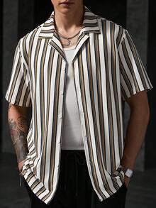 Manfinity CasualCool 男士休閒時尚百搭夏季短袖單排扣條紋襯衫，適合通勤、休閒約會、商務及各種場合，適合男士穿著，也適合日常休閒、週末旅行、戶外活動、旅行探索、輕鬆工作環境或半正式場合 - 彩色 - 查看 6