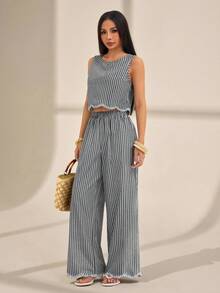 SHEIN PETITE 女款時尚度假休閒對比色蕾絲飾邊吊帶上衣與長褲2件組，四季皆宜，黑色套裝，無袖上衣與長褲2件組，秋季女裝，商務休閒女裝，寬腿長褲女款2件組，蕾絲波浪邊上衣夏季 - 黑色 - 查看 6