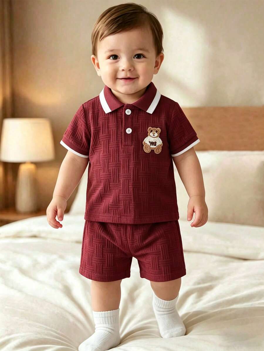 Souflis Souflis 男嬰白色夏季休閒提花 Polo 領短袖上衣與短褲套裝,可愛學院風 - 酒紅色 - 查看 1
