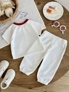 SHEIN 女嬰 2件組春季套裝 休閒運動日常風格 寬鬆刺繡裝飾套裝 短澎袖圓領上衣與條紋裝飾長褲 - 白色 - 查看 2