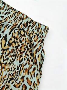 SHEIN LUNE Set 2 Potong Wanita Kasual Tropis untuk Liburan Pantai Musim Panas, Blus Tanpa Lengan Sifon Transparan Motif Macan Tutul dan Celana Kaki Lebar Warna Hijau Muda Mint - Mint Green - View 7
