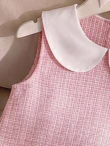 SHEIN فستان حلو بدون أكمام مطوي مع فيونكات مرحة، يفيض بأسلوب الأميرة الحيوي. يتميز الفستان بنمط فيونكات رقيق على كامل السطح، متعدد الاستخدامات وخالد. زي أساسي للفتيات الصغيرات لارتدائه في الخارج. - وردي - مشاهدة 5
