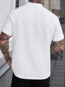 Manfinity CasualCool 大尺碼男士立領 Polo 衫，針織提花面料，休閒日常穿著，時尚百搭風格 - 白色 - 查看 2