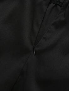 GlowEve CURVE Conjunto de camisa de manga corta con botones y pantalones cortos de unicolor, talla grande casual - Negro - Ver 8
