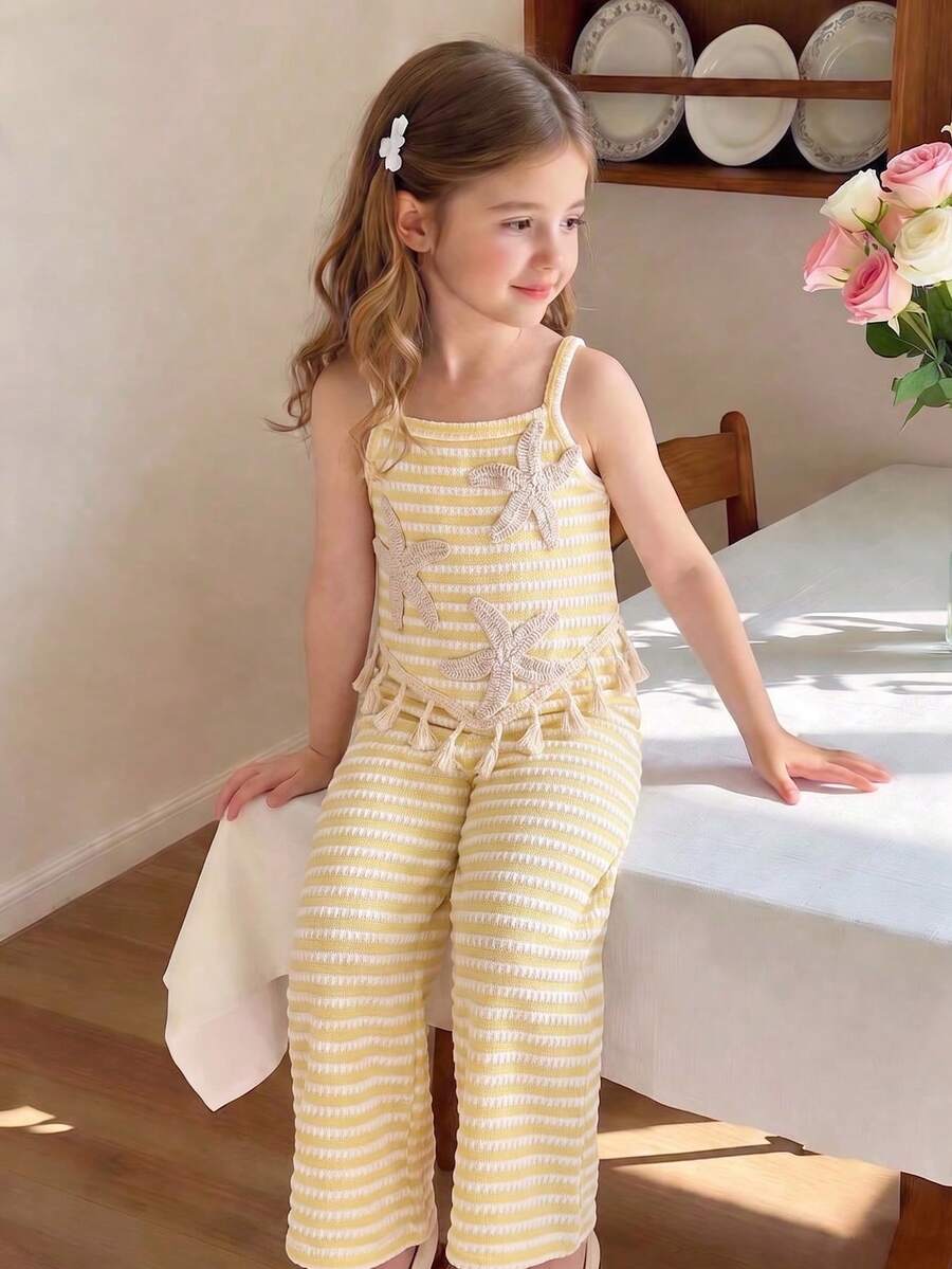 SHEIN Elladie kids 2件組少女夏季海灘週末套裝,創意3D海星裝飾細肩帶上衣搭配蕾絲拼接與不對稱流蘇下擺,視覺修身休閒長褲,島嶼風 - 黃色 - 查看 1