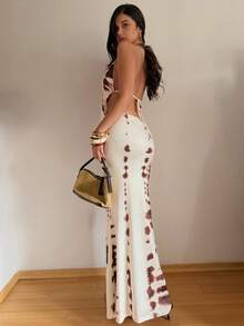 Aloruh Gaun Wanita Gaya Resort Model Deep V Motif Bintang Laut Warna Solid Beige Bertekstur Leher Halter Berlubang di Bagian Belakang dengan Tali Ikat dan Belahan Tinggi Ekstra Panjang - Aprikot - View 3