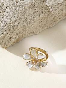 Opalesca 18K Gold-Plated Chrysanthemum-Shaped Pearl Inlaid Zirconium Niche Exquisite Fashion Ring - Yellow Gold - View 3