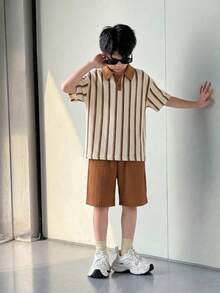 SHEIN 2件組男童春夏季短袖POLO衫與休閒寬鬆口袋長褲套裝，時尚針織條紋，舒適百搭戶外穿搭 - 咖啡 - 查看 3