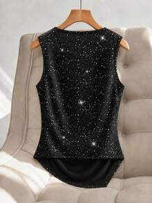 Cravure Top de tirantes elegante de talla grande, de punto con alta elasticidad, tela con lámina plateada, sin mangas, cuello asimétrico inclinado, diseño retorcido de un solo lado con hebilla decorativa metálica, cintura fruncida, bajo asimétrico, moda primavera-verano para citas, fiestas, reuniones, ir al trabajo y streetwear - Negro - Ver 2