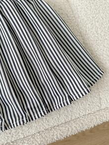 SHEIN Playful Pals 3件組女嬰可愛粉色與白色刺繡小馬條紋上衣披肩與百褶裙 - 黑色 - 查看 6
