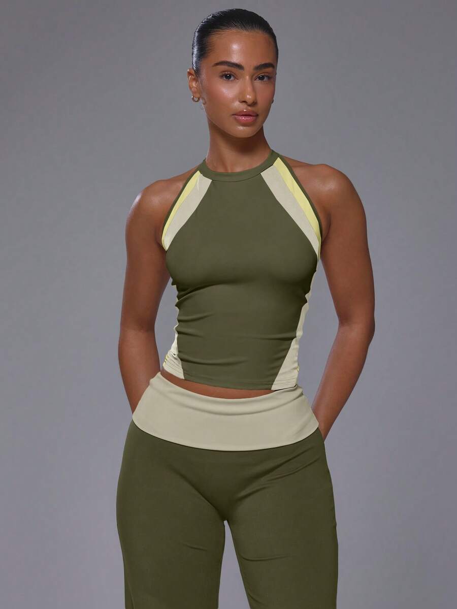 Musera Sport Top deportivo ajustado con paneles frontales de color contrastante, cuello redondo y espalda tipo nadadora - Caqui - Ver 1