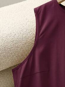 GlowEve CURVE Plus Size Women Solid Color Round Neck Sleeveless Commuter Fashion Dress - Burgundy - View 5