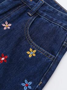 GlowEve 女款花卉刺繡口袋毛邊拉鍊牛仔短褲 - 深色水洗藍 - 查看 5