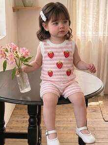 SHEIN Playful Pals 女嬰夏季可愛草莓刺繡條紋無袖上衣與短褲套裝 寬鬆版型 黑白格紋 度假休閒穿搭 - 粉色 - 查看 3