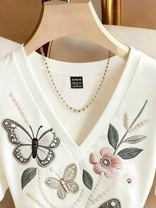 SHEIN Franclia 女士优雅V领蝴蝶花卉印花性感休闲白色短袖连体衣，女士夏季服装，女士优雅连体衣，女士休闲连体衣，白色连体衣，V领连体衣，短袖连体衣，女士沙滩装，女士优雅沙滩泳装，沙滩装，女士度假装，度假装，紧身连体衣，女士运动连体衣，印花连体衣 - 白色 - 查看 3