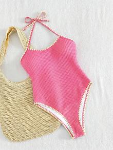 SHEIN Swim 女款一件式泳衣 深棕色3D紋理面料搭配奶油白鉤編飾邊 掛脖繫帶 開背 高衩 貼身 復古度假風 春季復活節海灘沿海假期時尚造型 深棕底色配3D蜂巢紋理 奶油白對比鉤編飾邊 掛脖繫帶設計 開背高衩剪裁 復古度假風 適合春季復活節海灘衝浪沿海旅行攝影假期出遊 打造時尚慵懶高級感 - 玫紅色 - 查看 6