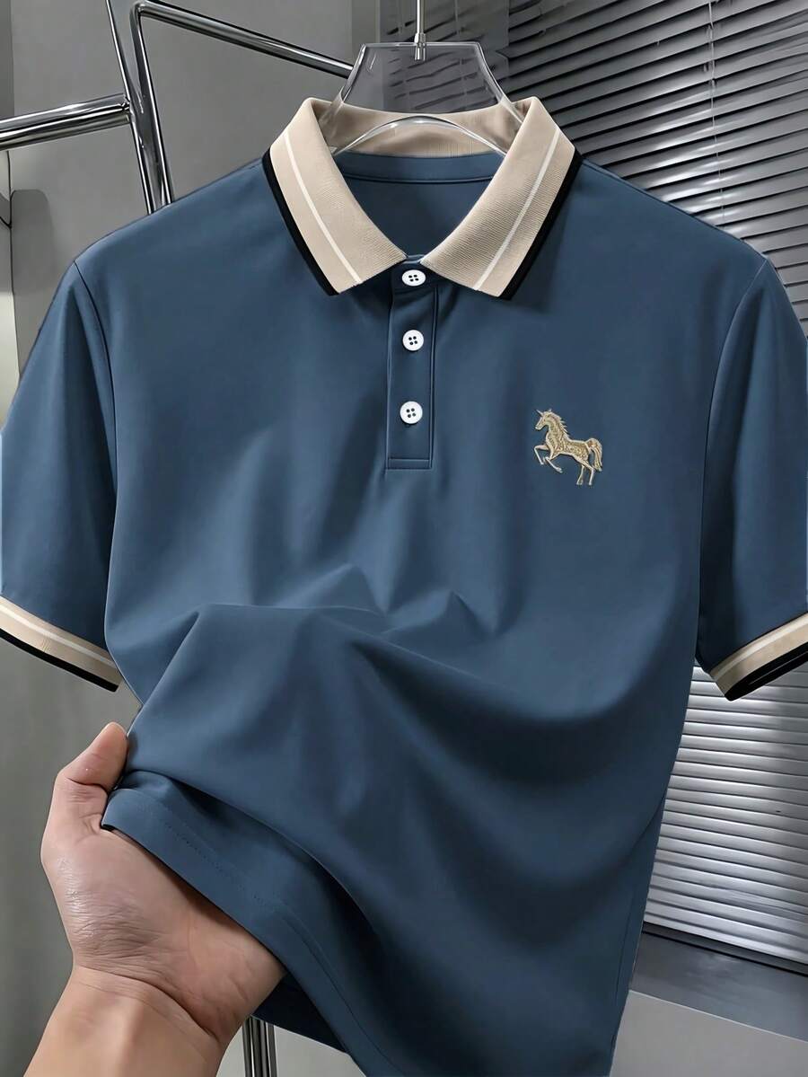 Calvornis Kemeja Polo Kasual Lengan Pendek Pria dengan Kerah Bergaris dan Bordir - Dusty Blue - View 1