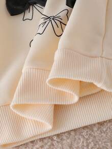 SHEIN Playful Pals 女嬰圓領衛衣套裝，3D蝴蝶結上衣搭配修身長褲，適合外出、居家、校園穿著 - 杏色 - 查看 8