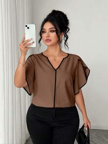SHEIN Elenzya 大尺碼女款花瓣袖對比飾邊V領時尚休閒襯衫 - 咖啡棕 - 查看 5