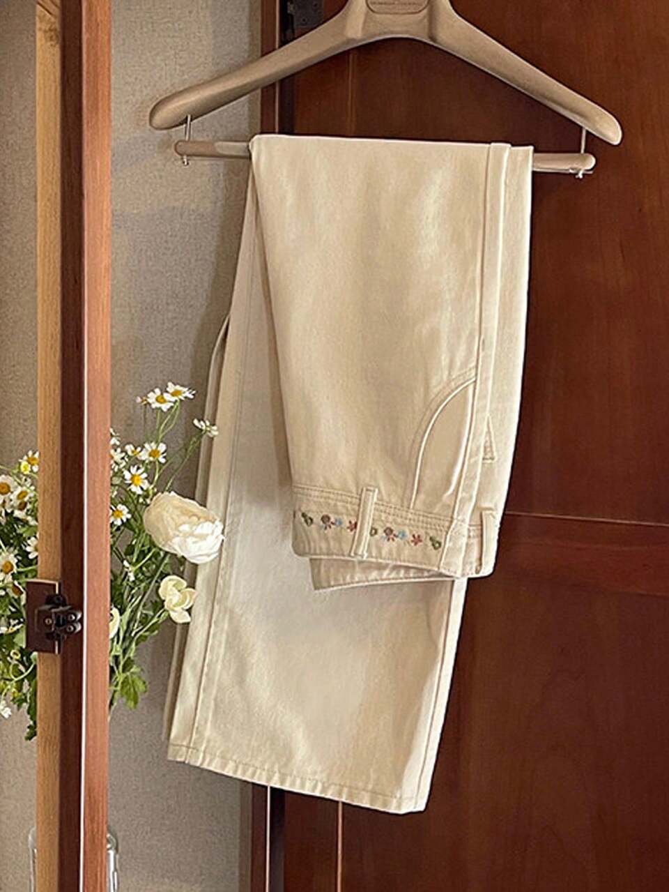 Women's Floral Embroidery Pattern Casual Versatile Daily Outing Wide Leg Long Pants