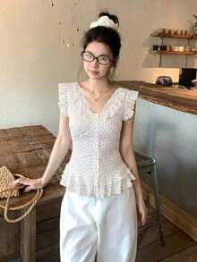 DAZY 女款荷葉邊波點韓風夏季T恤，黑白配色，浪漫可愛，適合早午餐穿著 - 白色 - 查看 5