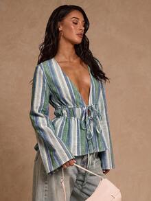 SHEIN Glamour 轻盈时尚的彩色条纹编织V领喇叭袖衬衫，饰有抽绳蝴蝶结，适合春、夏、秋季穿着，是女士休闲现代夏季衬衫的理想之选。 - 藍色 - 查看 5