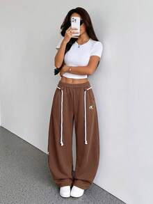SHEIN PETITE 女款秋冬街頭風返校學院風休閒保暖舒適法式灰色彈性腰帶圓弧下擺寬腿運動長褲舒適灰色運動褲，小碼女款 - 摩卡棕 - 查看 4