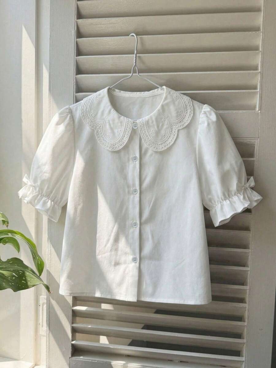 SHEIN 女童白色溫柔彼得潘領襯衫,甜美短袖上衣配泡泡袖與蝴蝶結袖口,百搭休閒通勤白襯衫,返校季 - 白色 - 查看 1