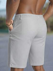 Manfinity Mode Pantalones cortos casuales de unicolor, de corte slim y elegante para hombres, pantalones cortos para el Día de San Valentín - Gris Claro - Ver 2