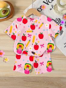 SHEIN Sparklyn 休閒極簡風兒童趣味文具印花女童圓領短袖套裝，柔粉色全幅鉛筆與蘋果圖案短袖T恤搭配同款短褲，親膚舒適透氣面料，適合居家、學校、外出、派對、夏季日常穿著，開學穿搭，休閒夏季熱銷兒童兩件套 - 彩色 - 查看 3