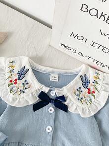 SHEIN Playful Pals 女嬰甜美娃娃刺繡領前扣蝴蝶結寬鬆下擺鬆緊腰直筒長褲長袖套裝 秋季 - 淺藍色 - 查看 5
