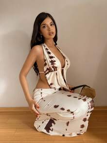 Aloruh Gaun Wanita Gaya Resort Model Deep V Motif Bintang Laut Warna Solid Beige Bertekstur Leher Halter Berlubang di Bagian Belakang dengan Tali Ikat dan Belahan Tinggi Ekstra Panjang - Aprikot - View 8