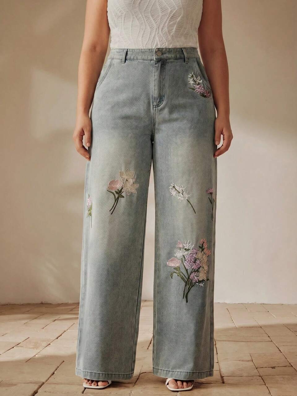 Spring Women's Light Blue Denim Jeans New Floral Embroidery Washed Denim Versatile Casual Commute Straight Leg Jeans