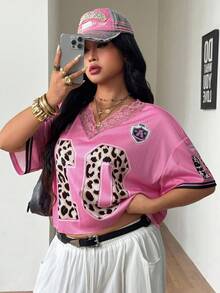 Coolane 女款大尺碼夏秋街頭風 80年代復古賽事日休閒 Y2K 數字圖案網紗蕾絲 V 領運動衫版型寬鬆淡粉色 T-shirt - 粉色 - 查看 4