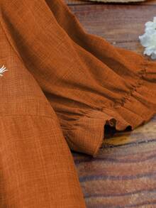 SHEIN LUNE CURVE 大尺碼女款刺繡短袖百褶襯衫，春夏款，適合約會、浪漫、時尚、通勤 - 銅色 - 查看 5