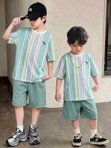 SHEIN 2件組兒童青少年男孩休閒活力度假風短袖T恤與短褲套裝，夏季上衣，夏季穿搭，適合春夏秋冬，派對、開學、晚宴、表演、婚禮、學校、運動 - 彩色 - 查看 6