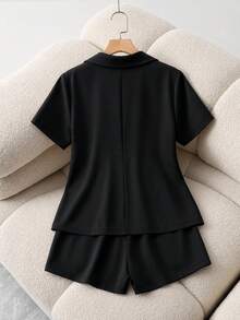 GlowEve CURVE Conjunto de camisa de manga corta con botones y pantalones cortos de unicolor, talla grande casual - Negro - Ver 2