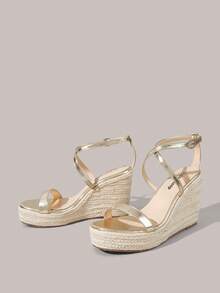 Styleloop Sandalias de cuña de paja con correa trasera cruzada, adecuadas para uso en vacaciones, adecuadas para vacaciones en la playa, compras de verano y otras escenas - Dorado - Ver 2
