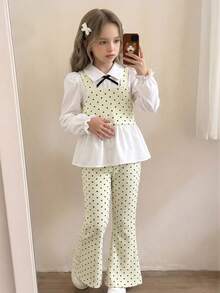 Elladie kids 2件組少女極簡通勤風波點套裝，上衣採一體式2合1結構襯衫，小翻領、收口袖，領口飾細黑蝴蝶結，外層波點短版細肩帶背心，搭配同布料喇叭長褲，俐落修身，微薄，適合校園、日常穿著、逛街、公園穿搭 - 杏色 - 查看 7